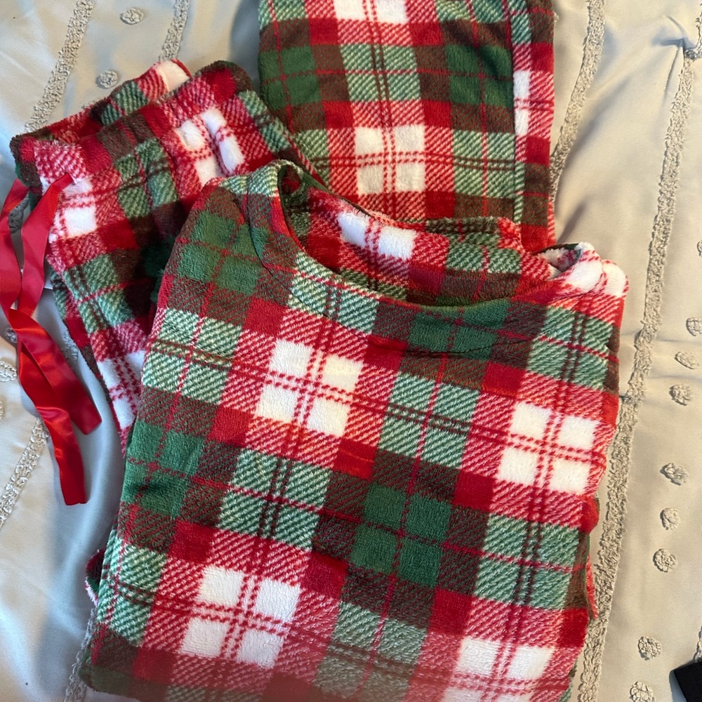 Plaid Adult Pajamas - Red, Green, and White Unisex, New without tags, Sz Small